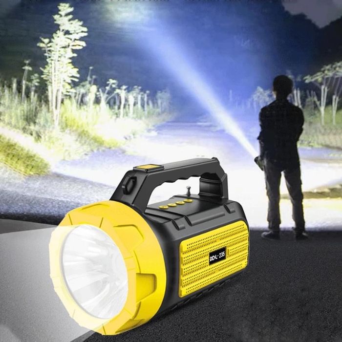 Мощен фенер с радио и соларен панел