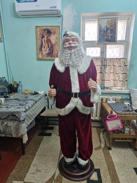 Дед мороз танцующий