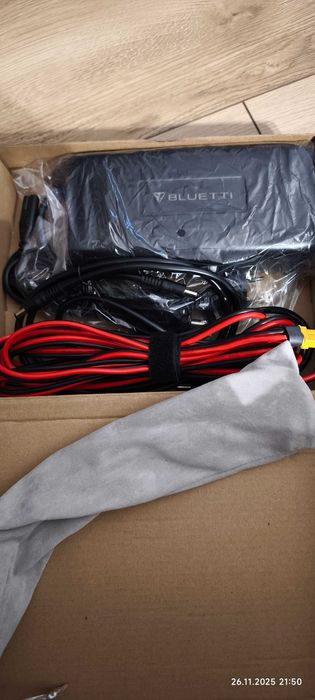 Vand statie electrica portabila Bluetti EB55 si panou solar 200W