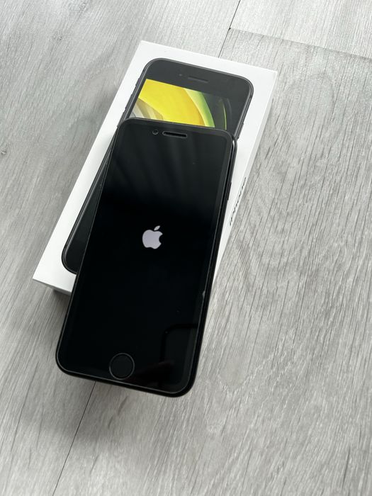 iphone SE 2022 - 64 GB - Negru - Stare foarte bună + husa Mobilfox