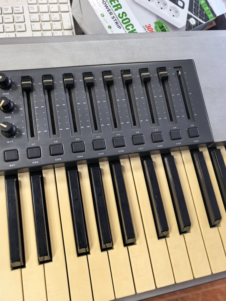 Дигитално пиано/ миди клавиатура с 88 клавиша M-AUDIO PRO 88