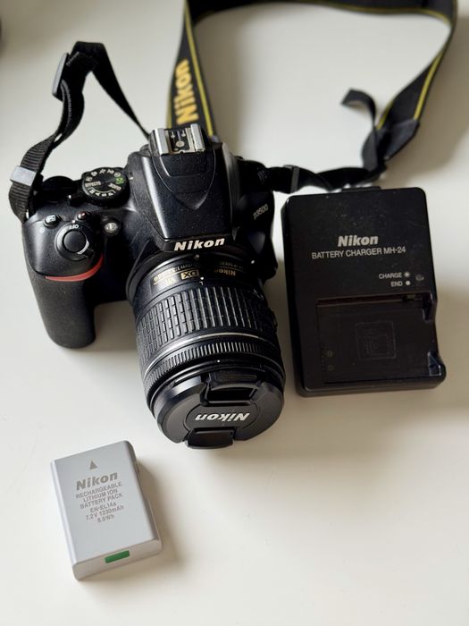 Фотоапарат DSLR Nikon D3500 + Обектив