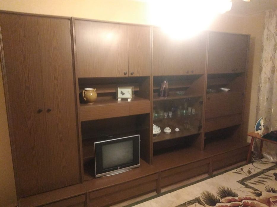 Продам стенку 4 секции