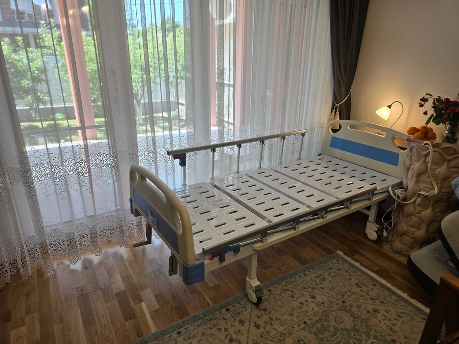 Pat medical 3 segmente + saltea nouă + saltea antiescară gratuit