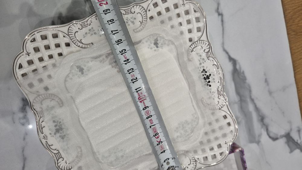 Процеланов сервиз за торта