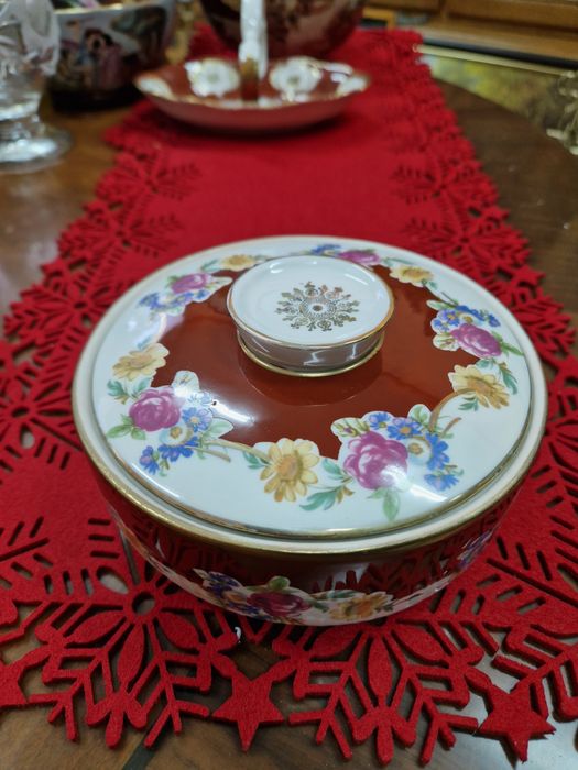 Красива порцеланова купа кутийка Finest Porcelain