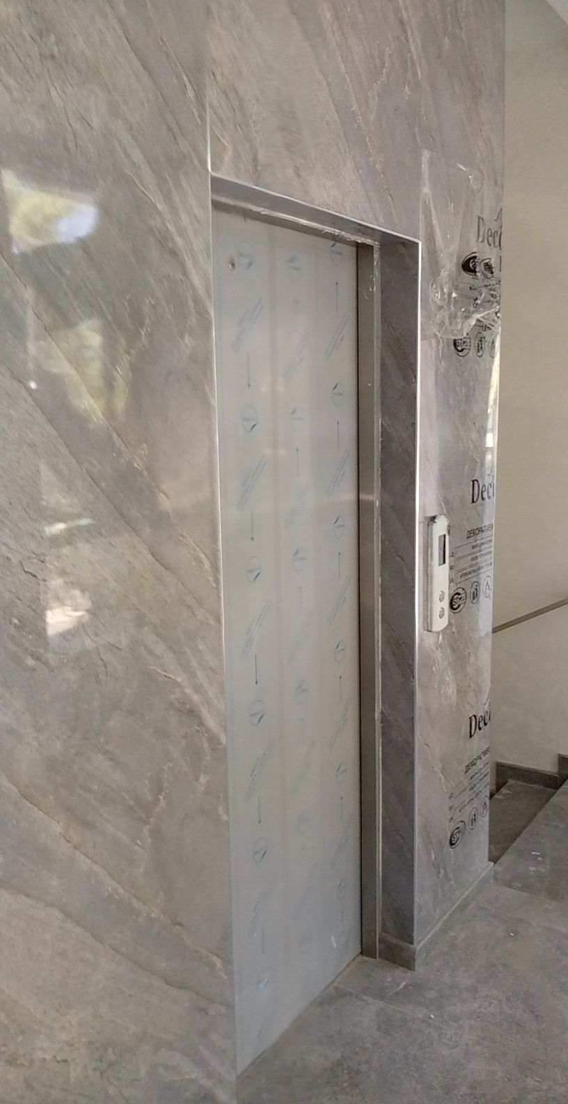 Gipskardon dekor plast