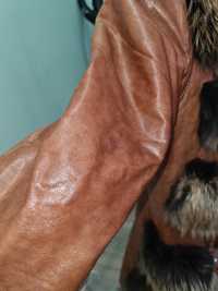 Размер S. Кожаный (куртка)жилет с мехом