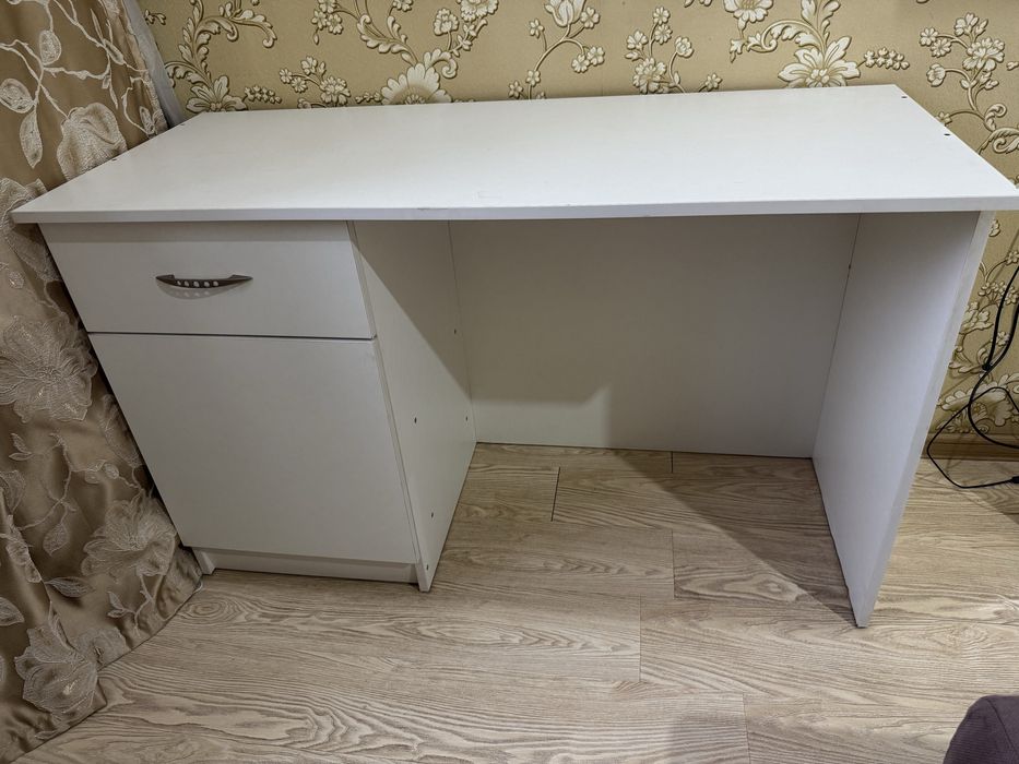 Офисный - компьютерный стол