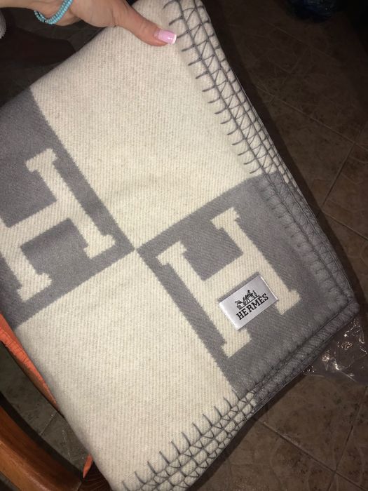 Hermes одеало и възглавница