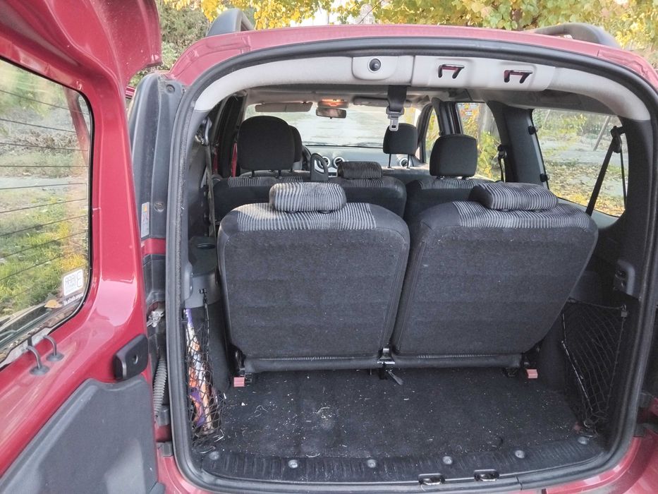Dacia  Logan 1.6   7места