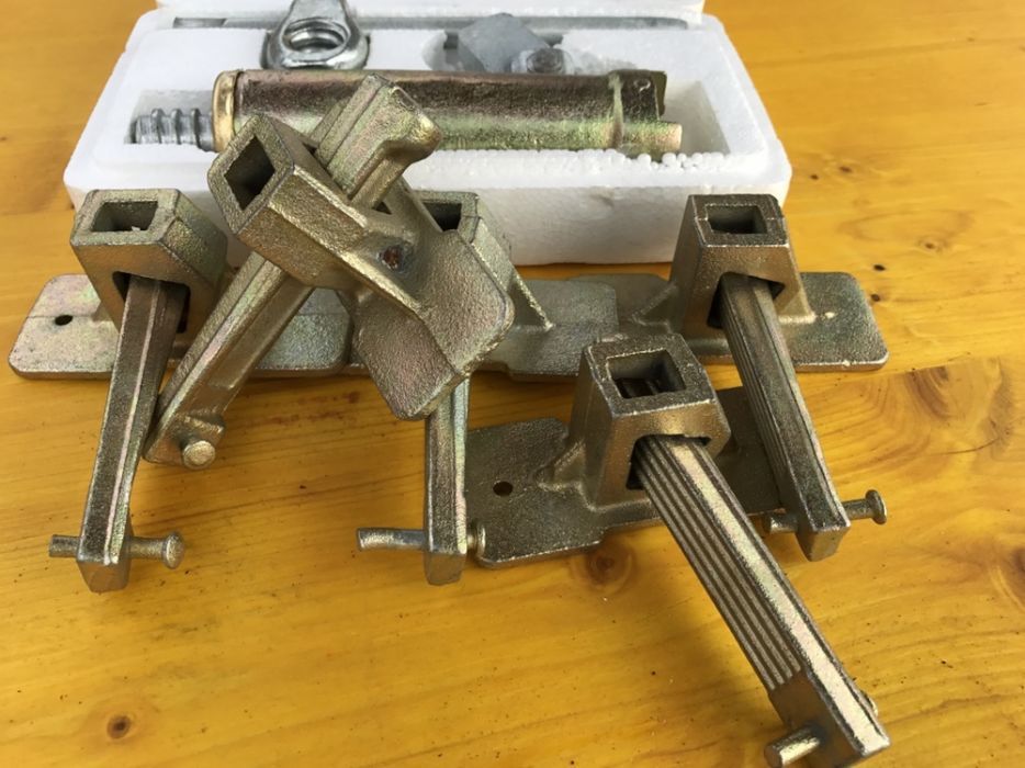 Vand Fluturi autoblocanti Noi și SH pt cofraje Doka