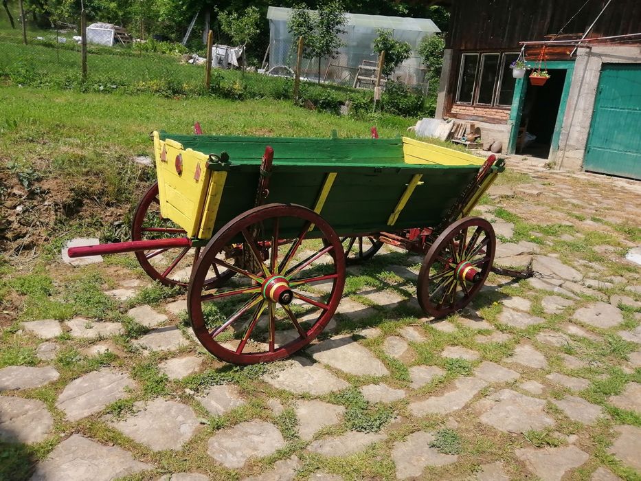 Реставрирана каруца, каручка. Намира се в град Габрово.Отлично състоян