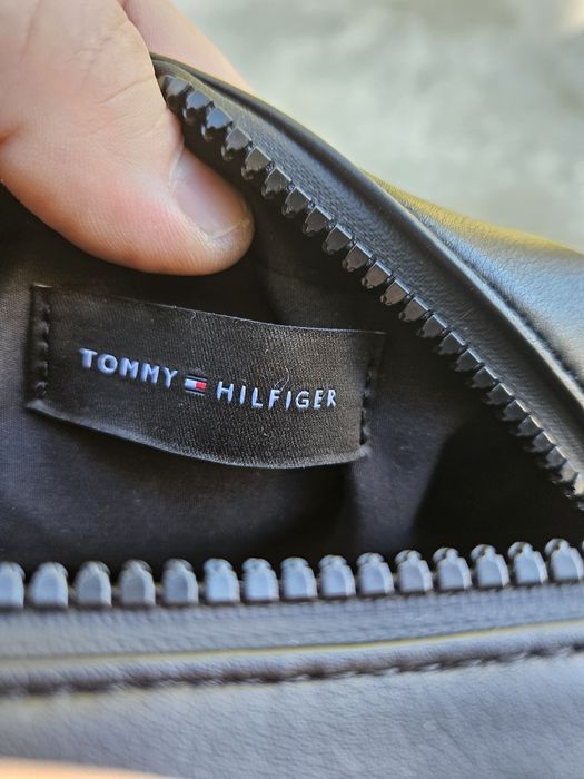 Кожена чантичка TOMMY HILFIGER