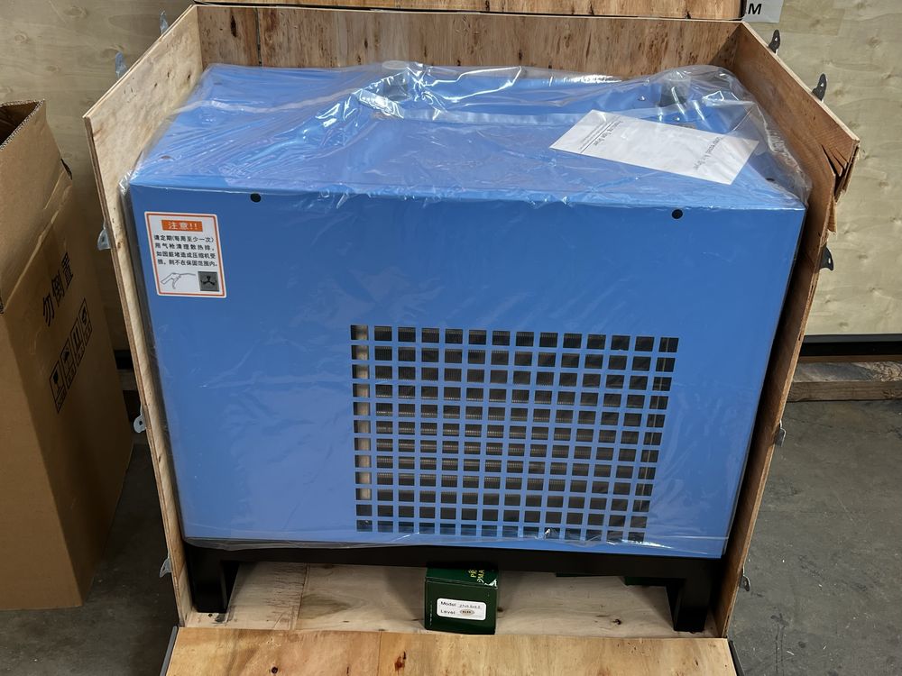 Винтов компресор 7.5 kw ИНВЕРТОРЕН 1000л ресивър и дехидратор