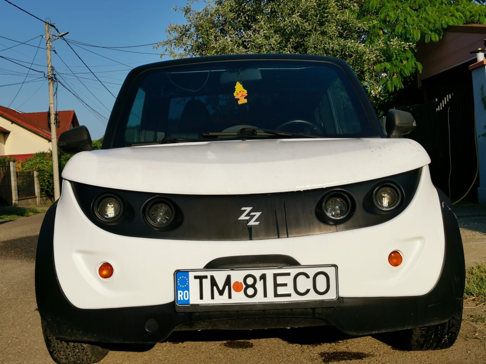 Masina electrica de 16 ani Tazzari