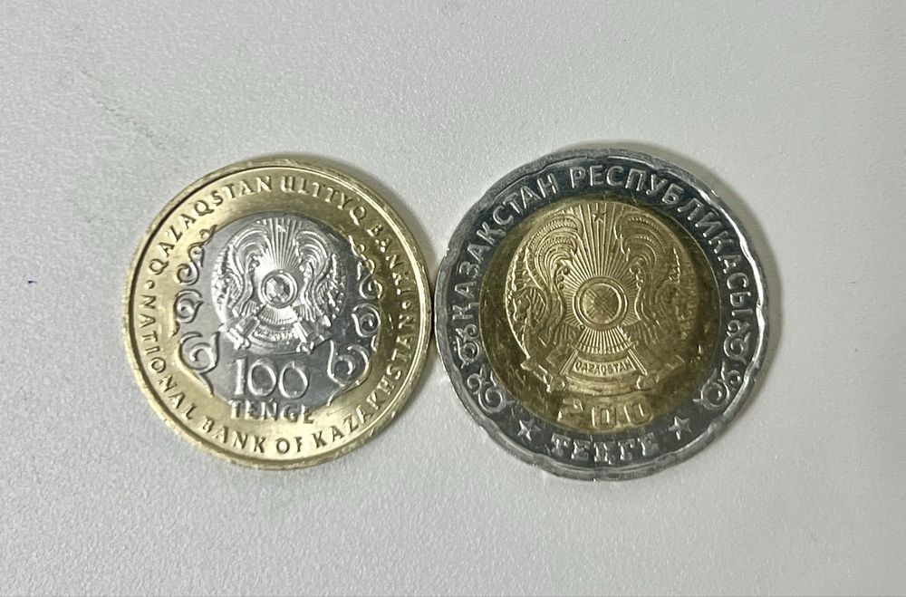 Продам коллекционные монеты по 100 тысяч за каждую