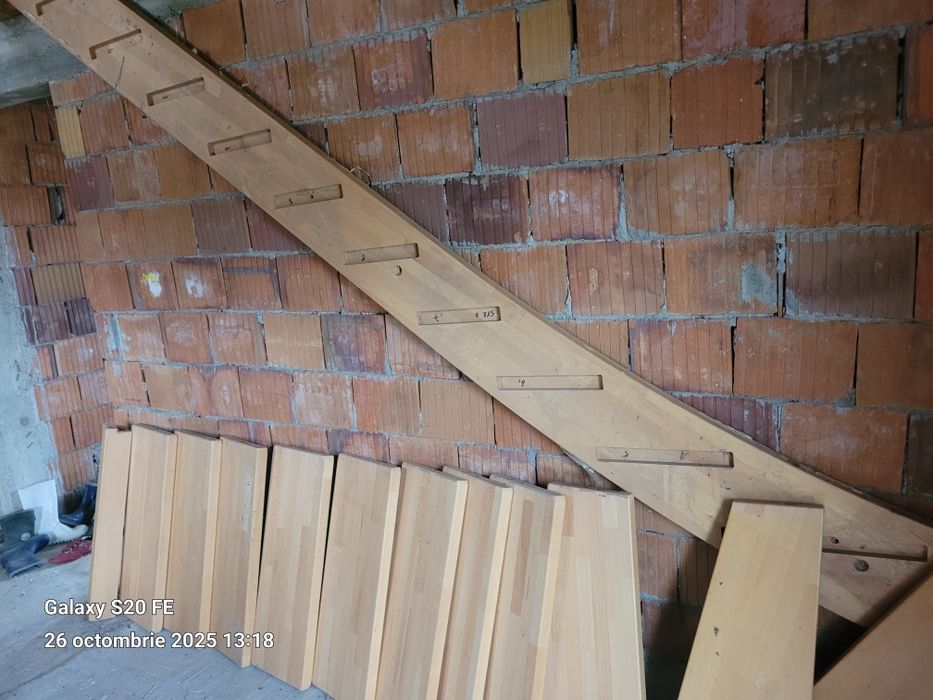 Vând scari lemn fag