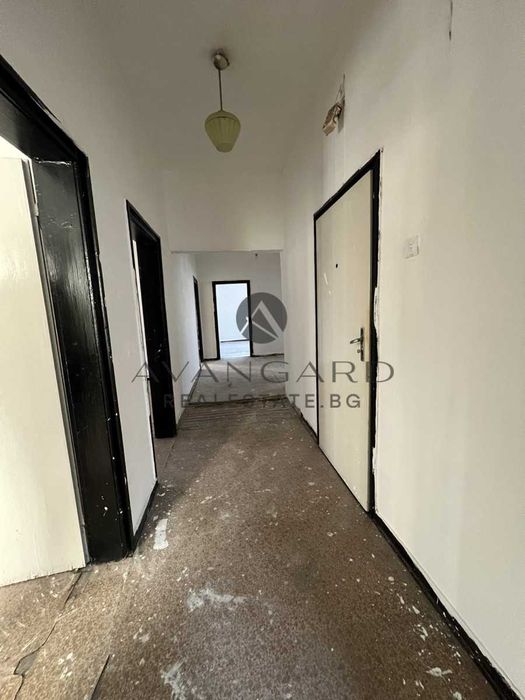 Продава се Четиристаен апартамент в Пловдив, Център - 159 кв.м за 1876 €/кв.м - Снимка #11