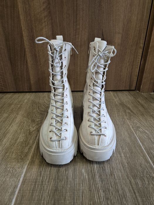 Бежови Боти велур