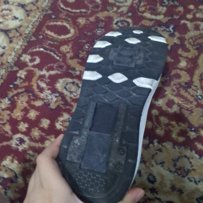 Роликовые кроссовки почти новые