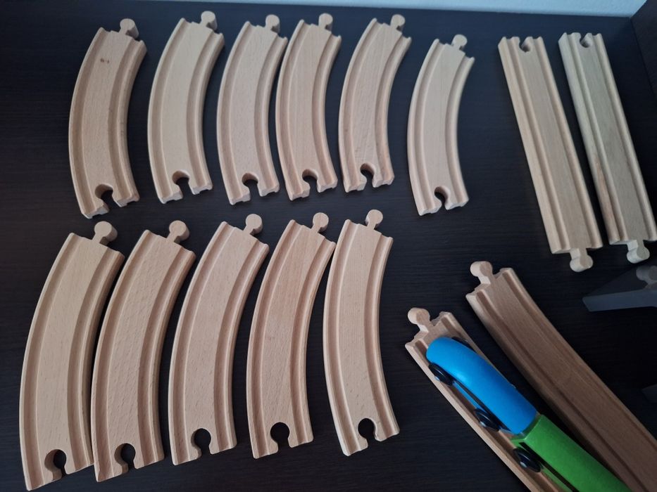 Set șine si trenuleț lemn Ikea.