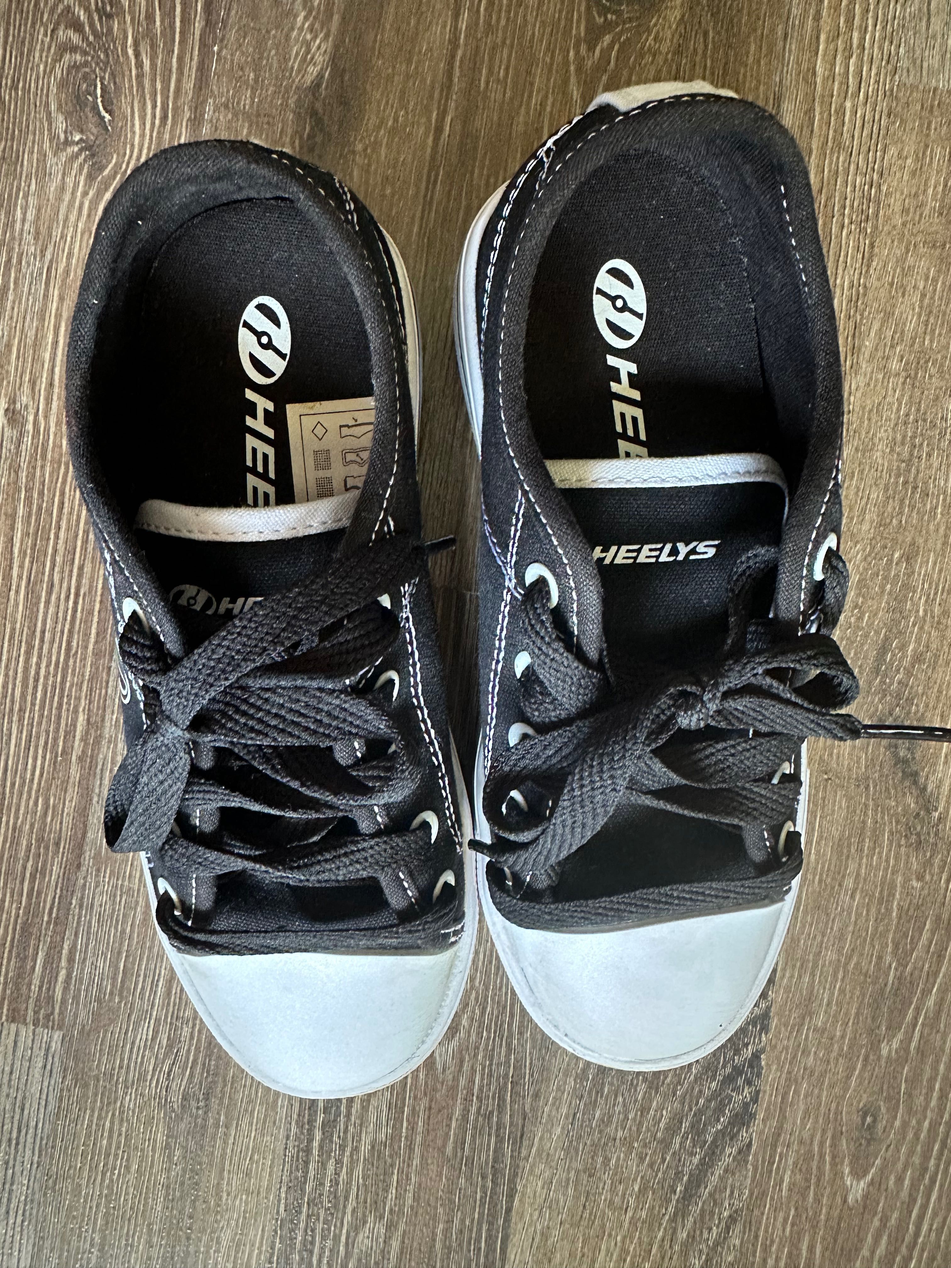Нови Детски обувки с колелца heelys