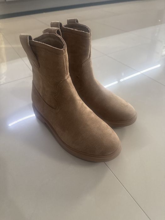 Нови велурани ботуши за момиче 35 номер