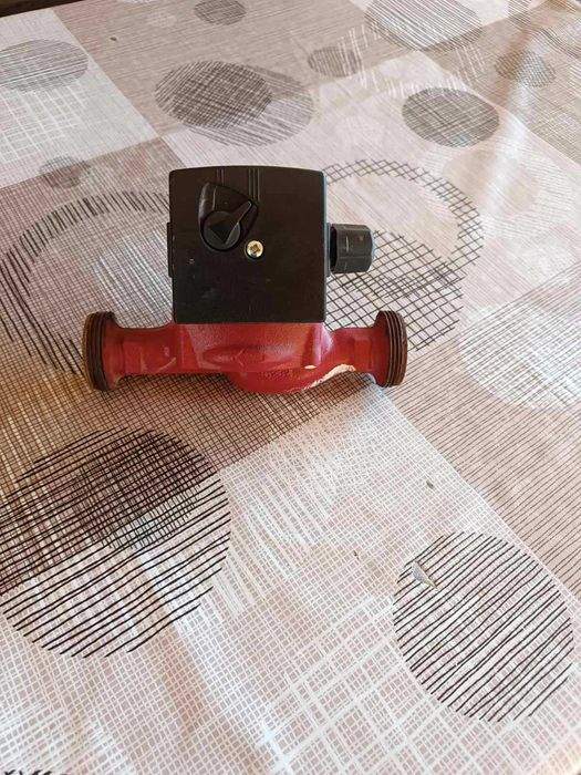 Циркулационна помпа Grundfos UPS Solar 25-60 180