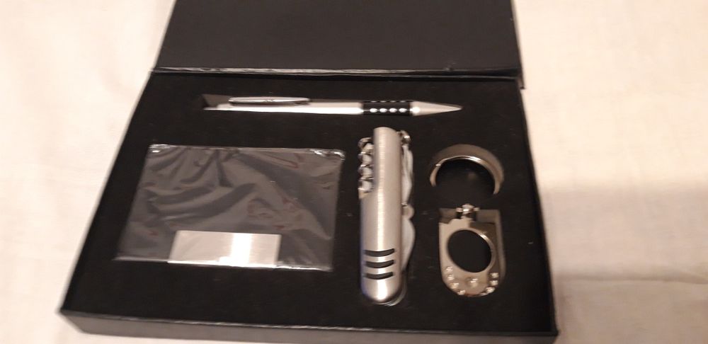 Set ( Briceag,Breloc,Pix,etc.)