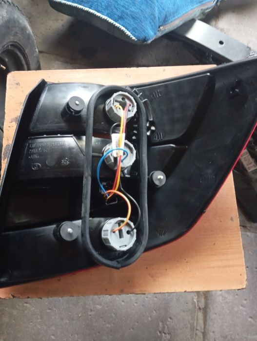 Продам задние фонари , гранта и рвр