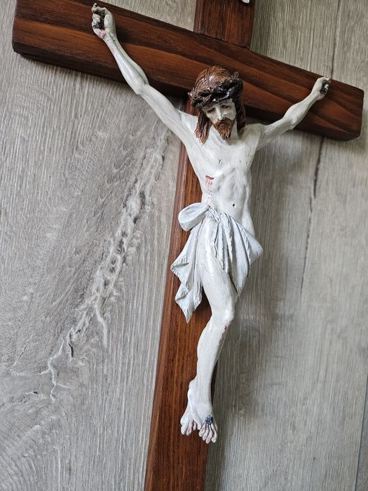 Crucifix din lemn natural ( inclusiv Iisus)