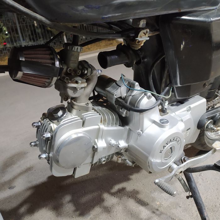 Moto kawasaki sotiladi