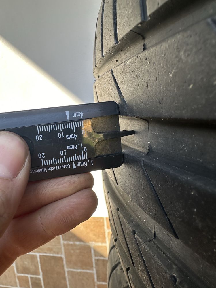 Kumho ecsta  245/45/19 летни