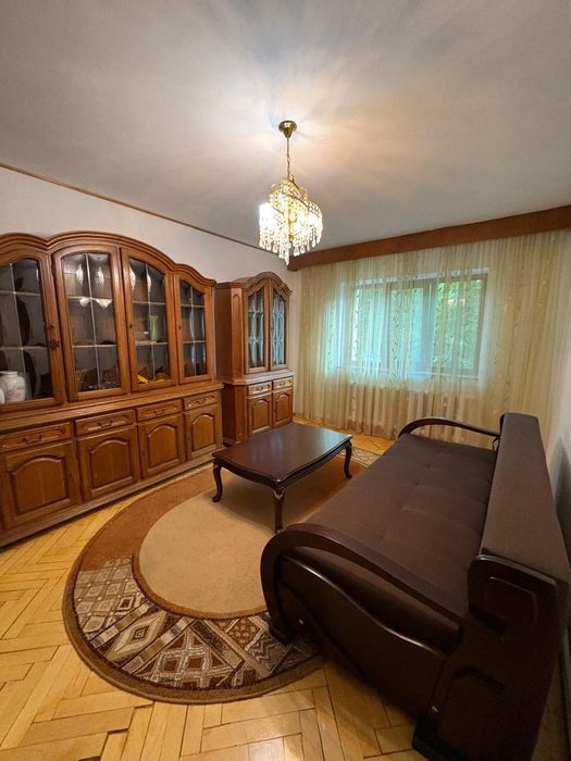 Închiriez apartament 3 camere
