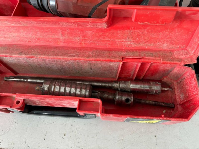 Перфоратор - Hilti 720 W