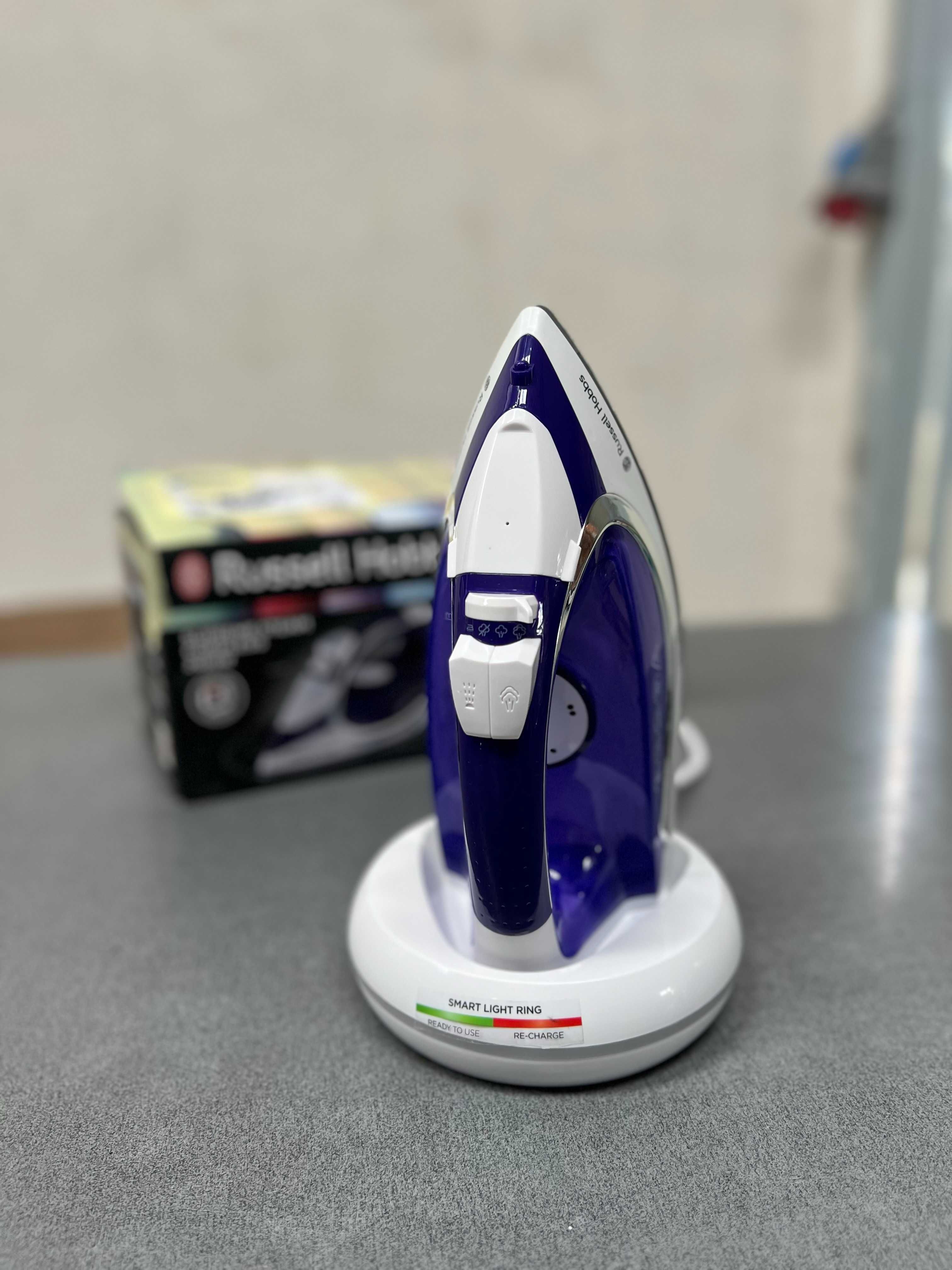 Безкабелна парна ютия Russell Hobbs 23300-56 , 2400W