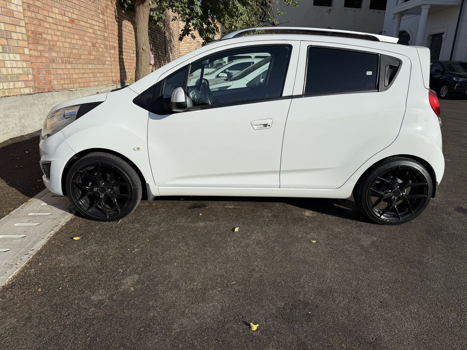 BMW X7 diska sotiladi 205/40