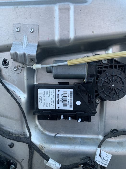 Uşa Audi A2 dreapta față