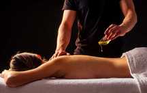 Maseur efectuez masaj de relaxare terapeutic si anticelulitic