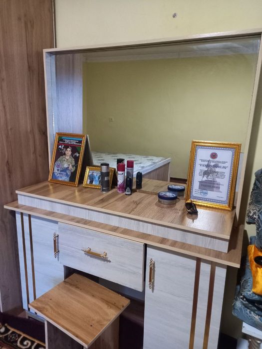 Gold mebel sifati zur