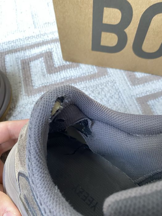 Yeezy 700 V1 Mauve cititi descrierea