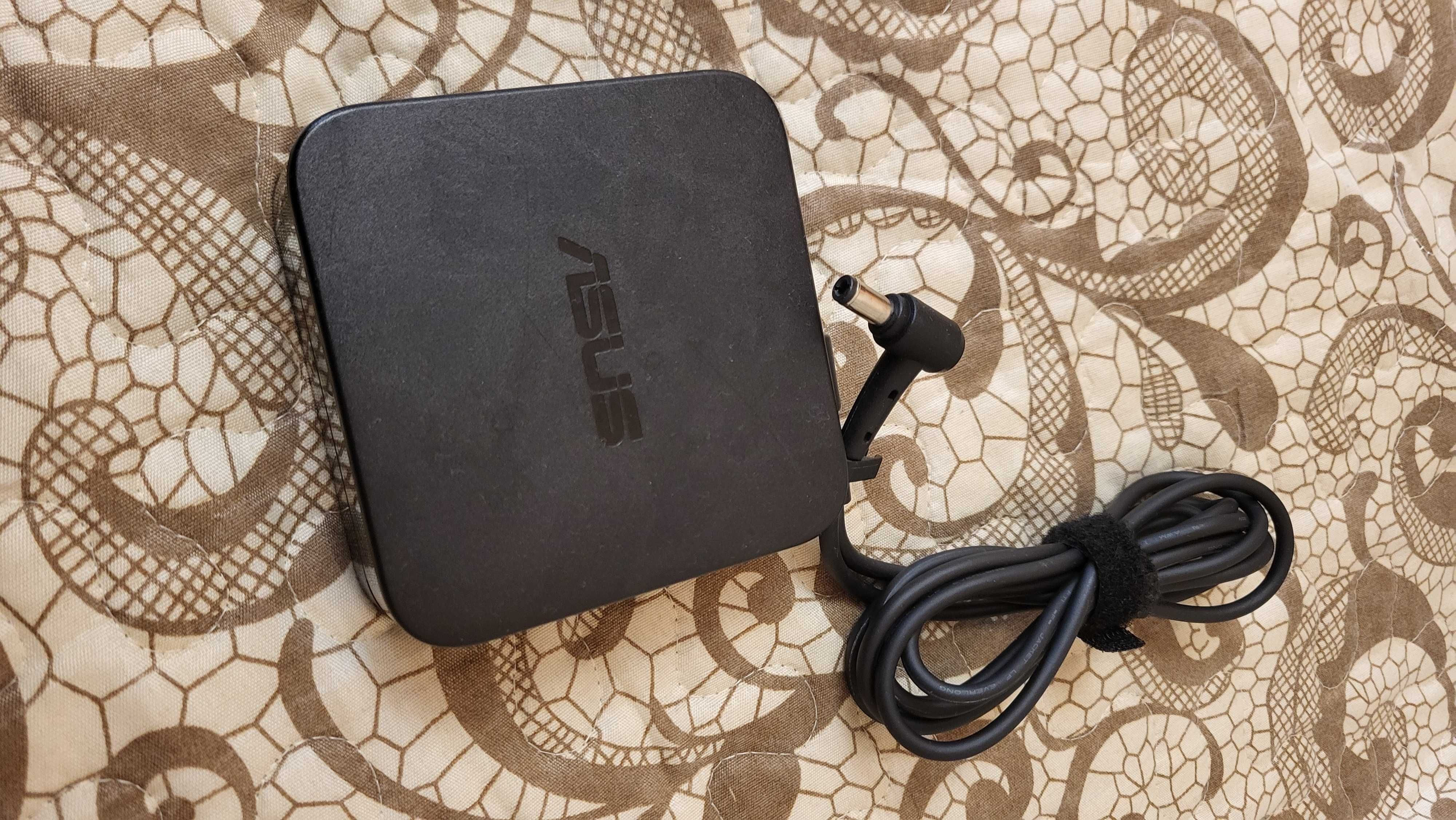 ASUS 90W Incarcator 19V-4.74A Adaptor fuctional