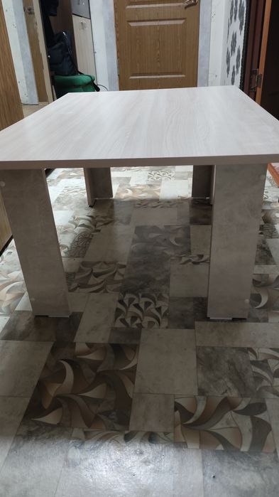 Стол детский, не высокий