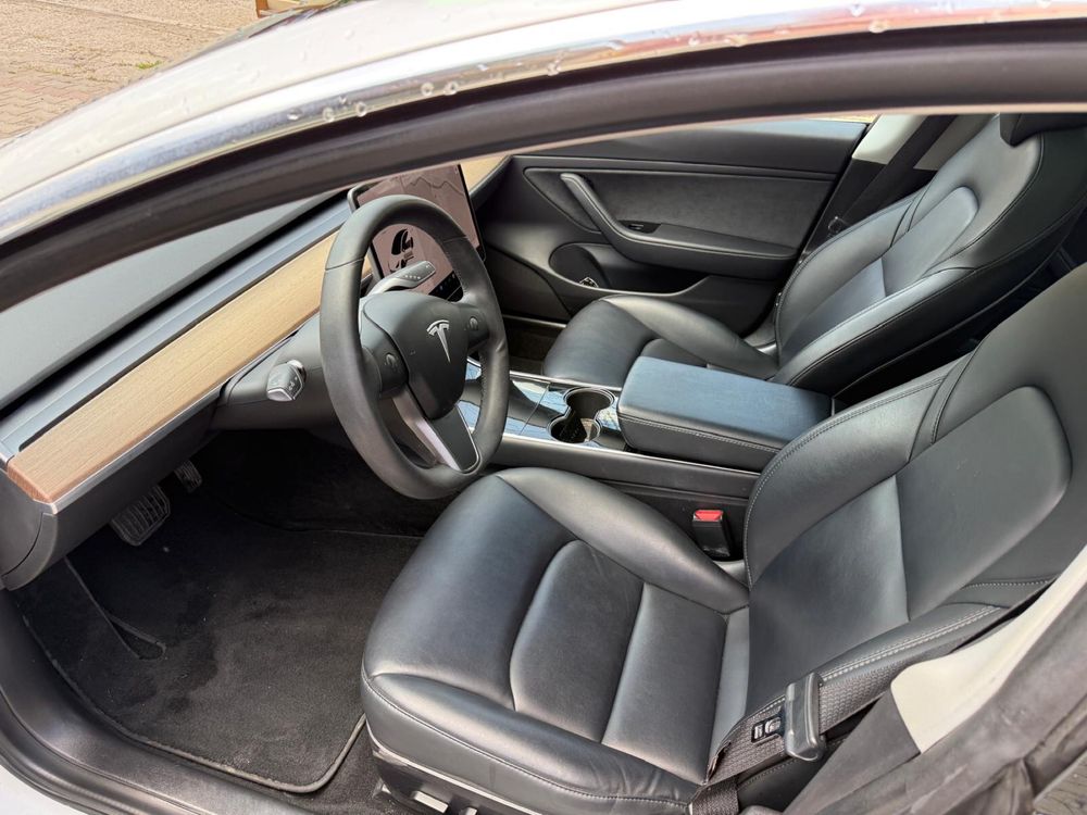 Vând Tesla model 3 2020 Long Range