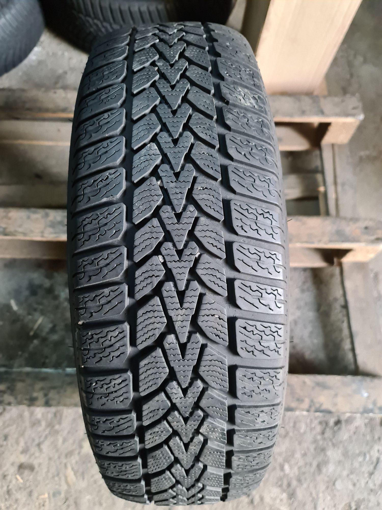 1 anvelopa iarna 195 65 15 Dunlop 7mm