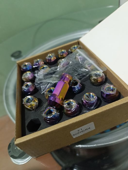 Колесные гайки на авто разных видов!