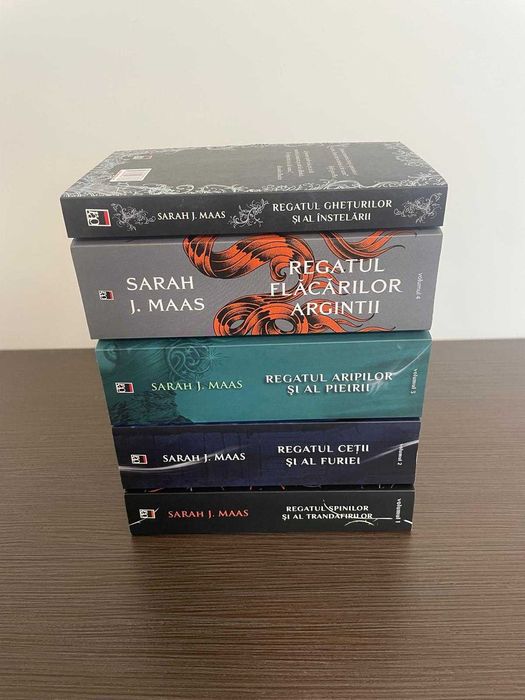 Seria acotar regatul spinilor si al trandafirilor sarah j maas