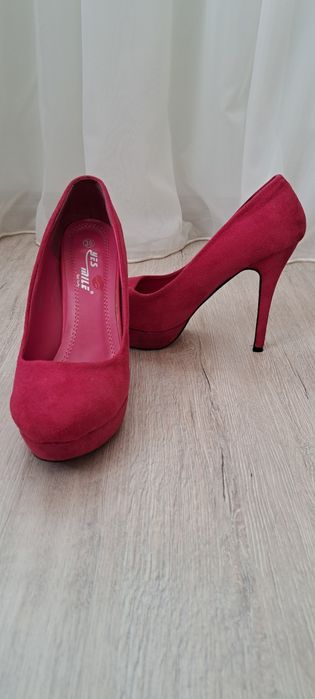 Циклаюени обувки с ток