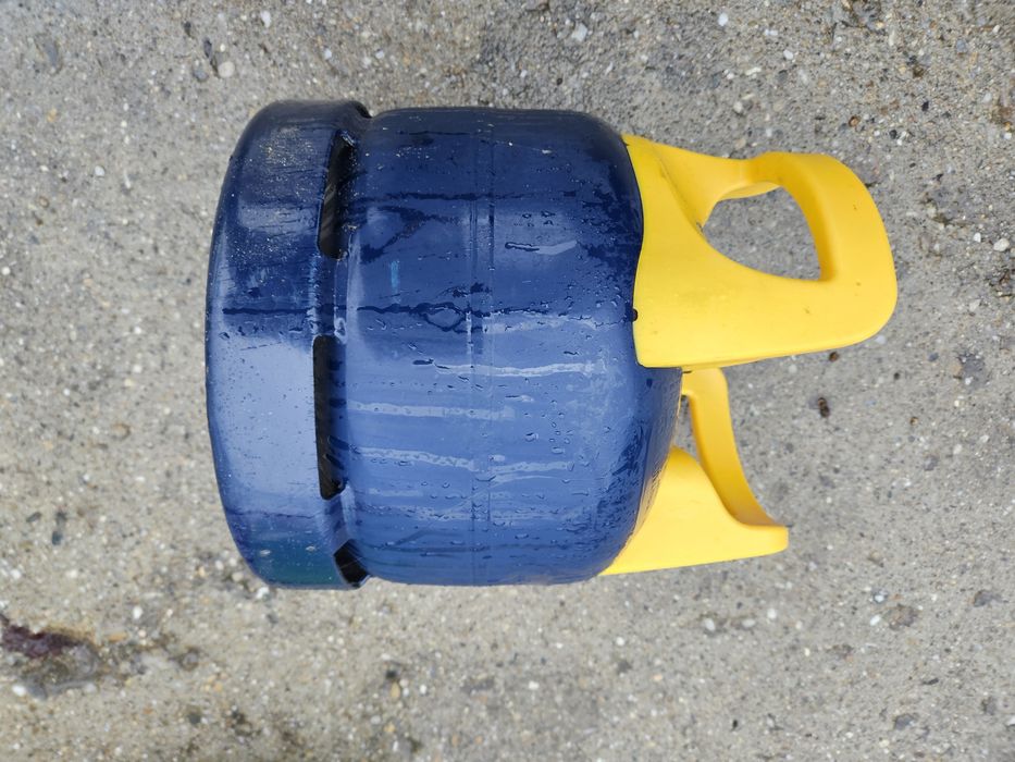 Nu trimit. Este plina cu gazButelie englezeasca rulota camper cu maner